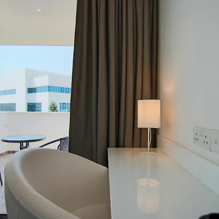 Phaedrus Living: Luxury 506 Apartment *