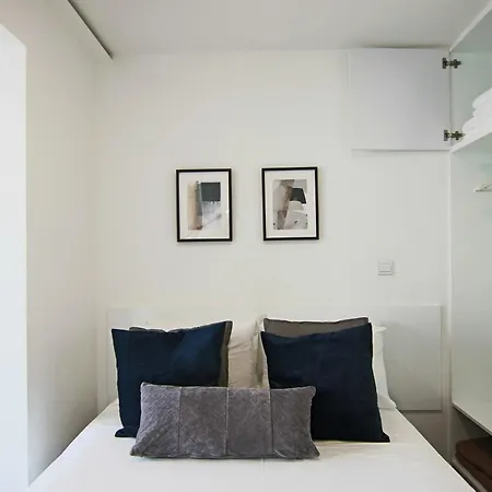 Apartment Phaedrus Living: Luxury 506