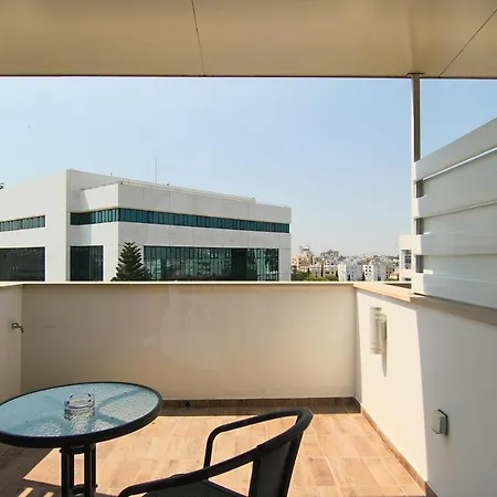 Phaedrus Living: Luxury 506 Apartment *